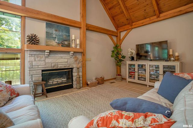 1165 Lake Shore Drive North Drive, Goreville, IL 62995