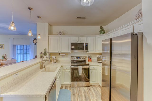 9 Blueberry Hill Rd Unit 8, Plymouth, NH 03264