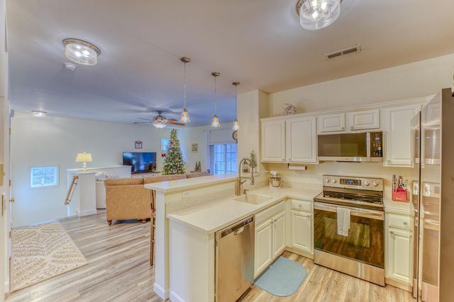 9 Blueberry Hill Rd Unit 8, Plymouth, NH 03264