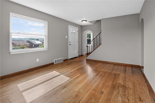 1104 Porter St, Mckeesport, PA 15132