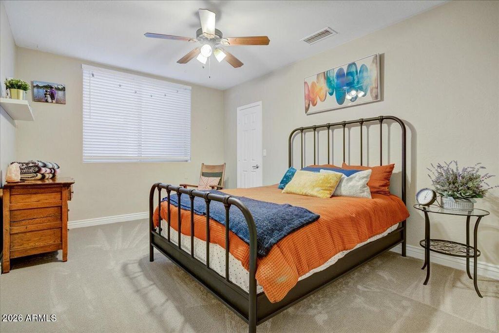 Image 11 of property listing at 5721 W MARIPOSA GRANDE Lane, Glendale, AZ 85310