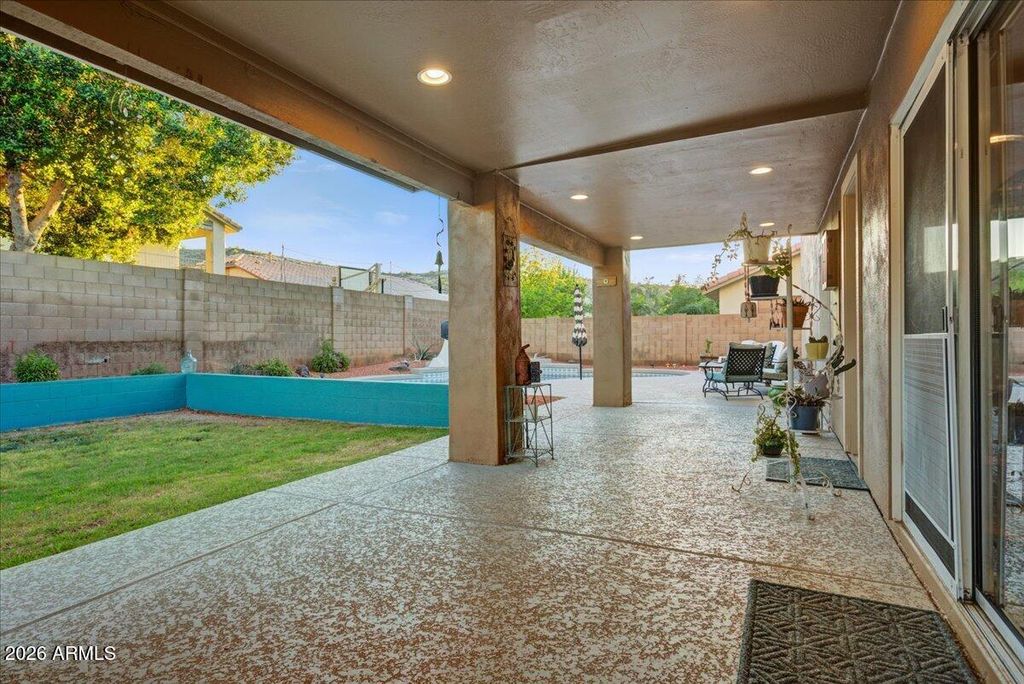 Image 18 of property listing at 5721 W MARIPOSA GRANDE Lane, Glendale, AZ 85310