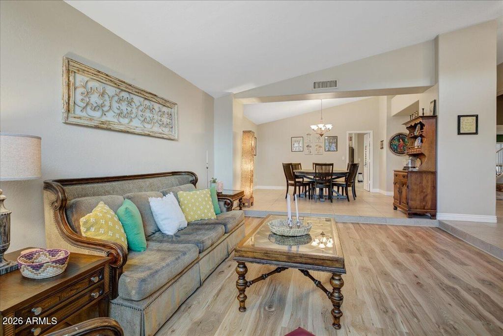 Image 3 of property listing at 5721 W MARIPOSA GRANDE Lane, Glendale, AZ 85310