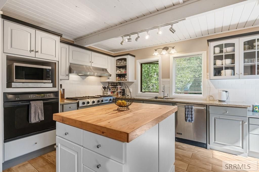 Image 14 of property listing at 493 N 4154 E, Rigby, ID 83442