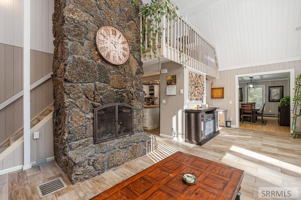 Image 4 of property listing at 493 N 4154 E, Rigby, ID 83442