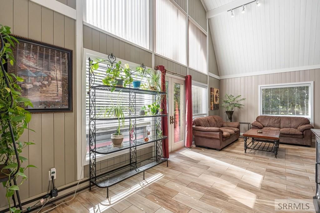 Image 7 of property listing at 493 N 4154 E, Rigby, ID 83442