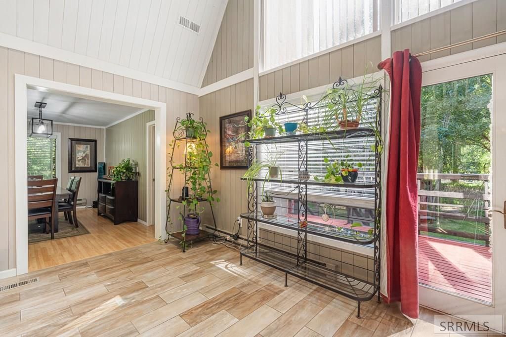 Image 8 of property listing at 493 N 4154 E, Rigby, ID 83442