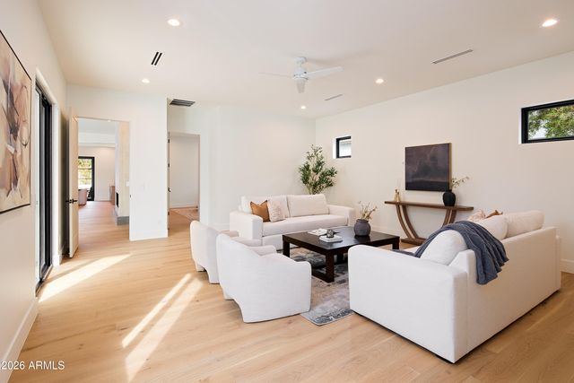 2901 E PIERSON Street, Phoenix, AZ 85016