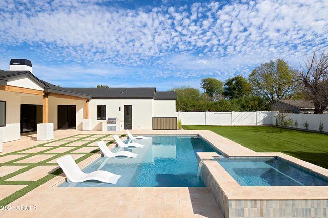 2901 E PIERSON Street, Phoenix, AZ 85016