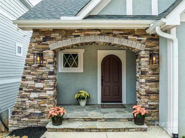 273 Mount Allen Heights, Black Mountain, NC 28711