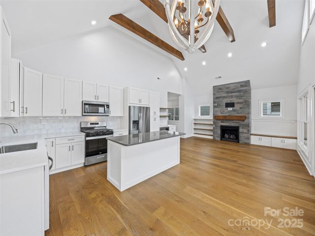 273 Mount Allen Heights, Black Mountain, NC 28711