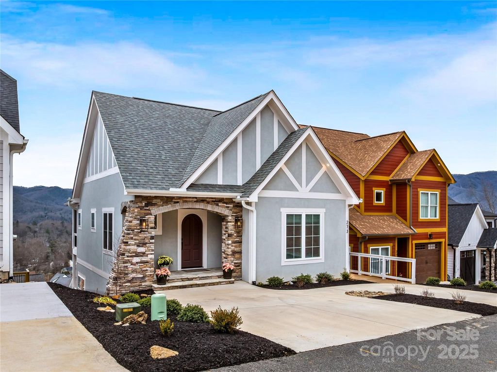 273 Mount Allen Heights, Black Mountain, NC 28711