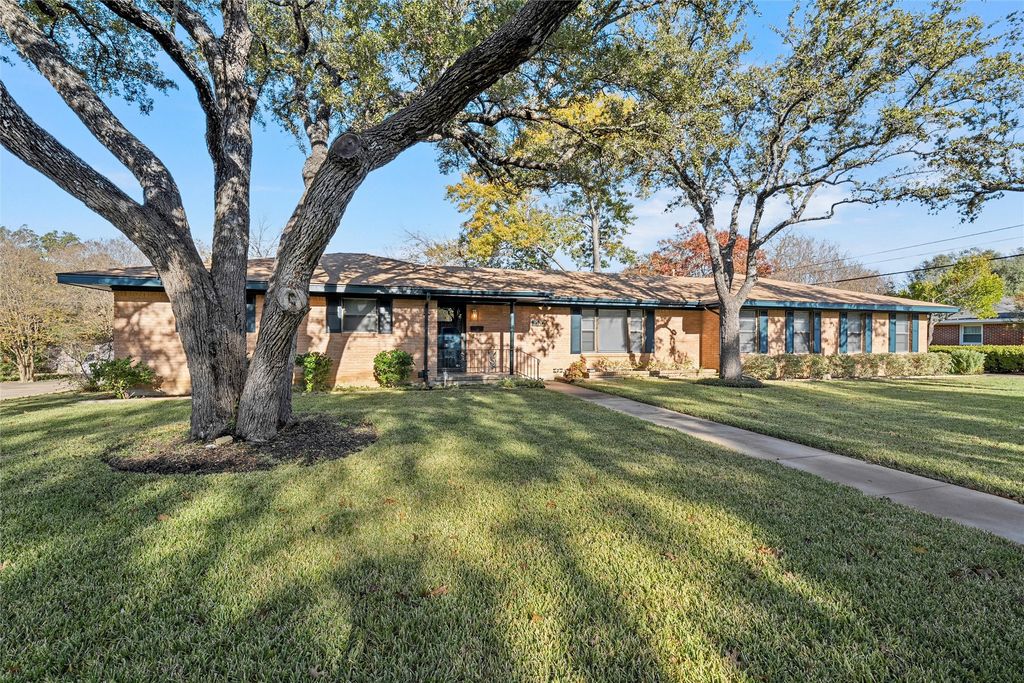 5201 Pine Avenue, Waco, TX 76710