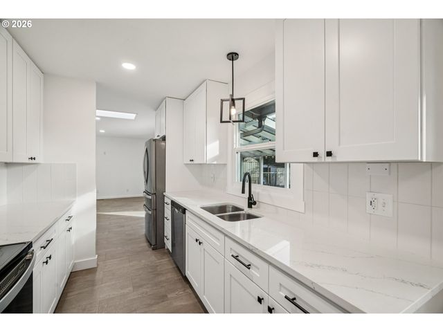 1018 Se 164TH Ave, Portland, OR 97233