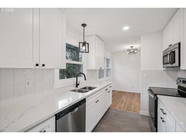 1018 Se 164TH Ave, Portland, OR 97233