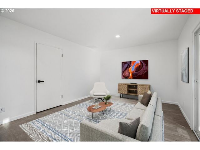 1018 Se 164TH Ave, Portland, OR 97233