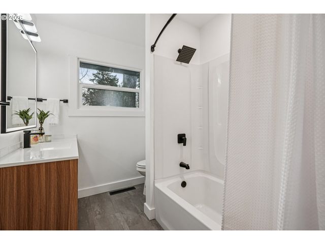 1018 Se 164TH Ave, Portland, OR 97233