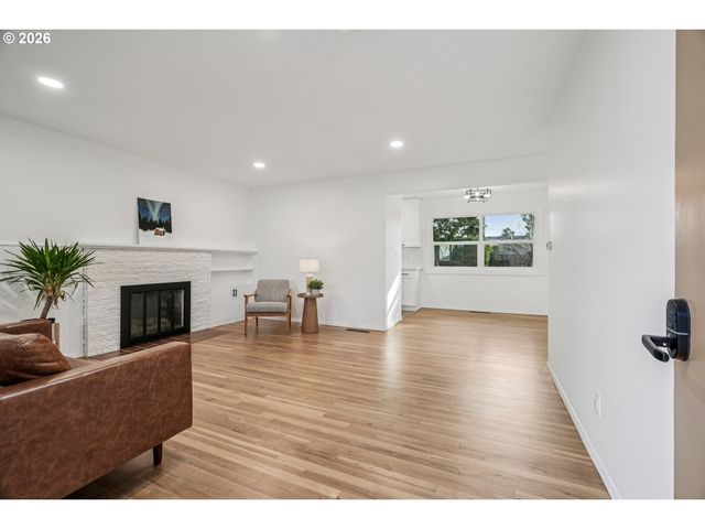 1018 Se 164TH Ave, Portland, OR 97233