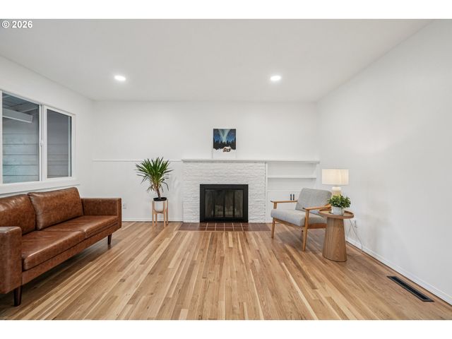 1018 Se 164TH Ave, Portland, OR 97233