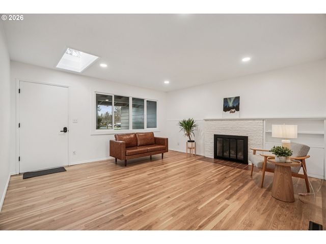 1018 Se 164TH Ave, Portland, OR 97233