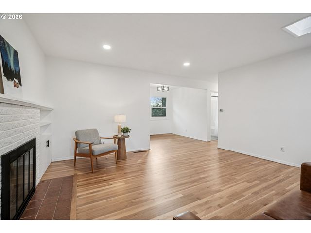 1018 Se 164TH Ave, Portland, OR 97233