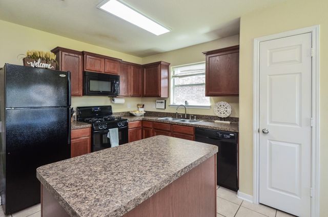 2122 Platinum Mist Drive, Rosharon, TX 77583