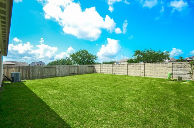 2122 Platinum Mist Drive, Rosharon, TX 77583