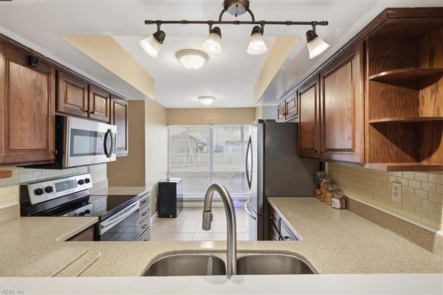 4041 Foxwood DR, Virginia Beach, VA 23462