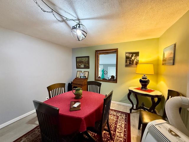28 Skipper Lane, Westfield, MA 01085