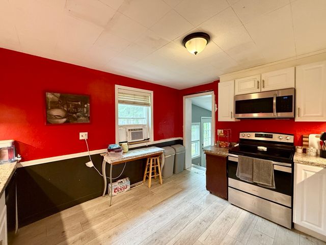 28 Skipper Lane, Westfield, MA 01085