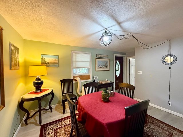 28 Skipper Lane, Westfield, MA 01085