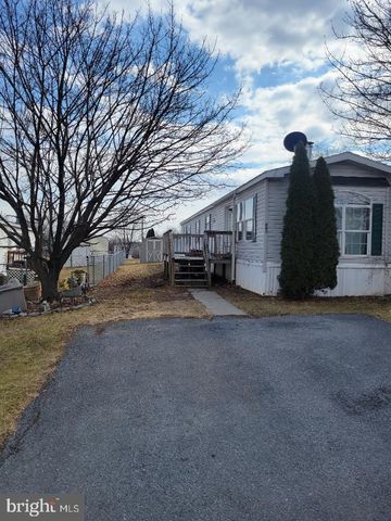 861 ROYAL CREST DRIVE, Martinsburg, WV 25401