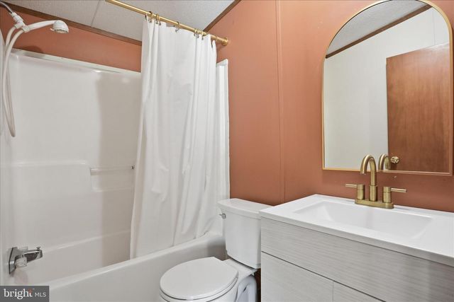 861 ROYAL CREST DRIVE, Martinsburg, WV 25401