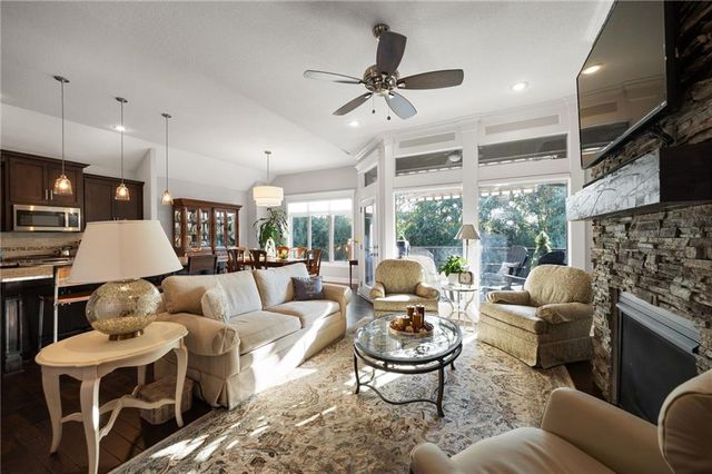 9844 Hollis Lane, Lenexa, KS 66227