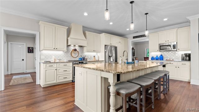 11760 High Cliff, Northport, AL 35475
