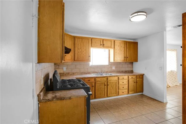 322 W 105th, Los Angeles, CA 90003