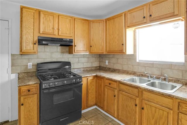 322 W 105th, Los Angeles, CA 90003