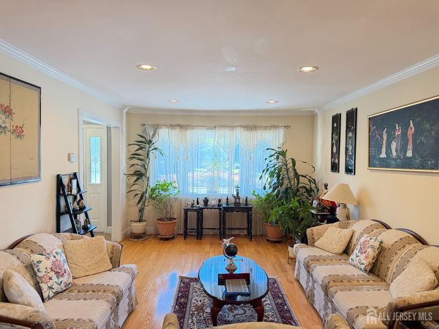 80 SE Deerfield Road, East Brunswick, NJ 08816