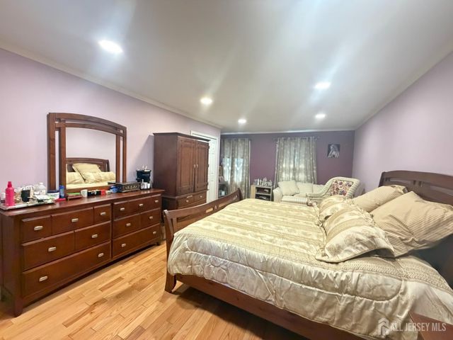 80 SE Deerfield Road, East Brunswick, NJ 08816