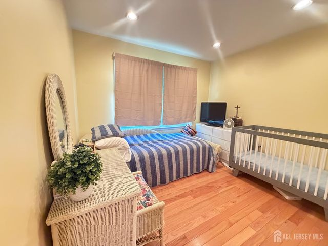 80 SE Deerfield Road, East Brunswick, NJ 08816