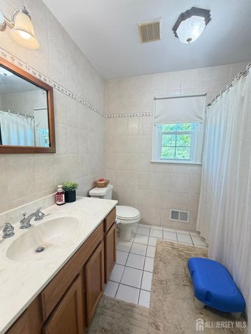 80 SE Deerfield Road, East Brunswick, NJ 08816
