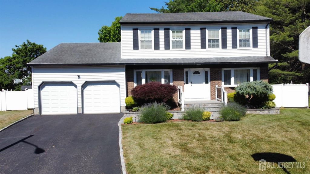 80 SE Deerfield Road, East Brunswick, NJ 08816