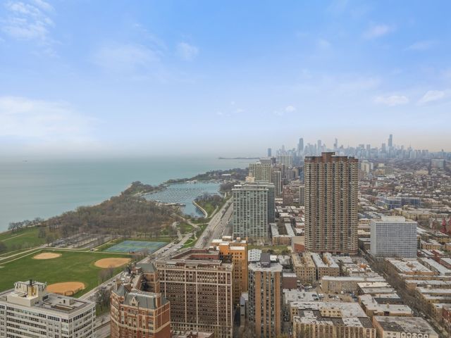 655 W IRVING PARK Road 4417, Chicago, IL 60613