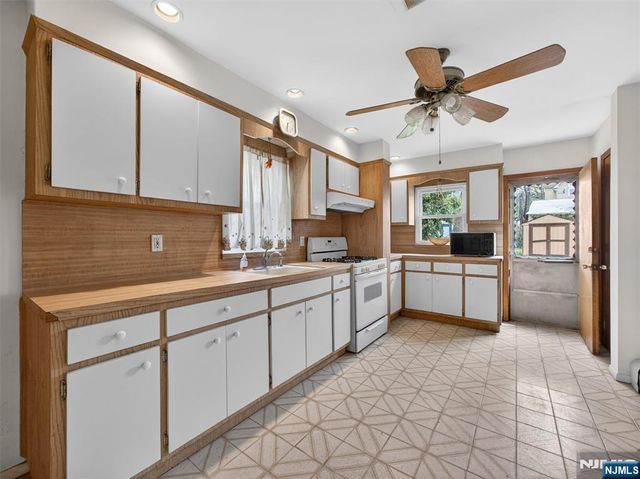 31 5th Street, Ridgefield Park, NJ 07660