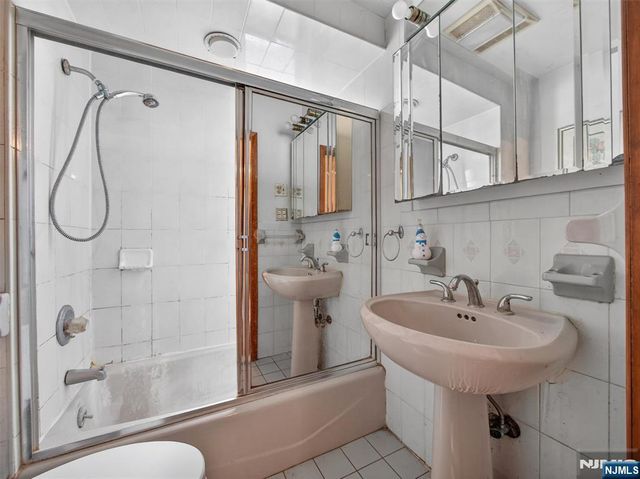 31 5th Street, Ridgefield Park, NJ 07660