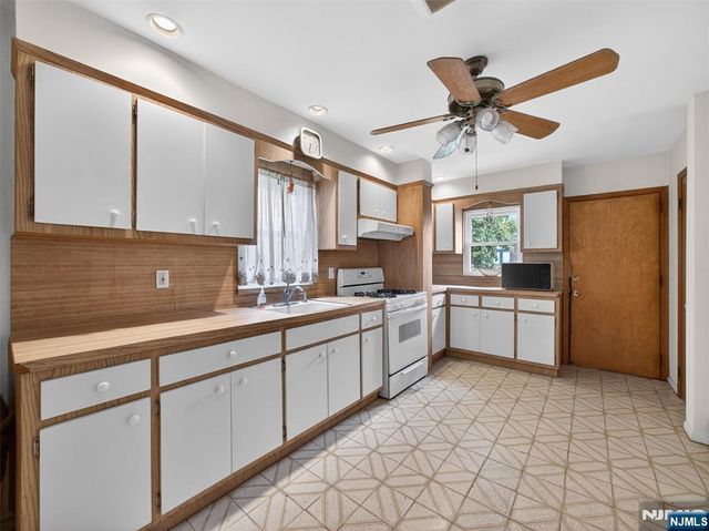 31 5th Street, Ridgefield Park, NJ 07660