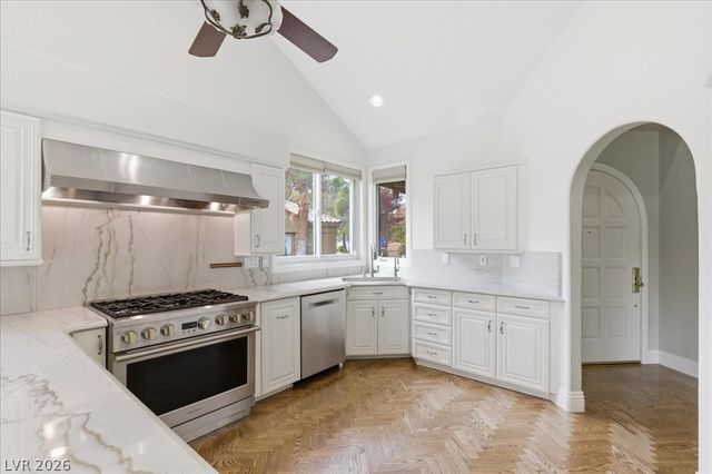 8215 Round Hills Circle, Las Vegas, NV 89113
