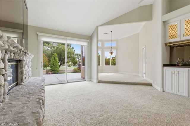 8215 Round Hills Circle, Las Vegas, NV 89113