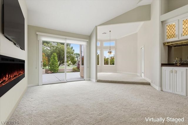 8215 Round Hills Circle, Las Vegas, NV 89113