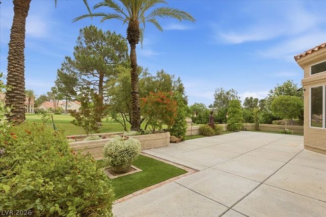 8215 Round Hills Circle, Las Vegas, NV 89113